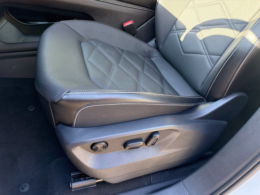 Used 2025 Volkswagen Atlas SE FWD image 18