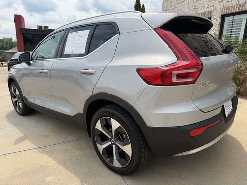 Used 2025 Volvo XC40 B5 Plus AWD/4WD image 9