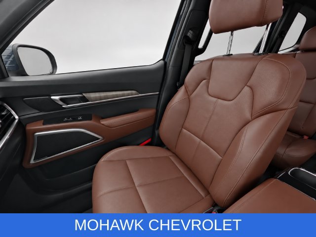 Used 2024 Kia Telluride EX w/ EX Captain's Chair Package FWD image 17