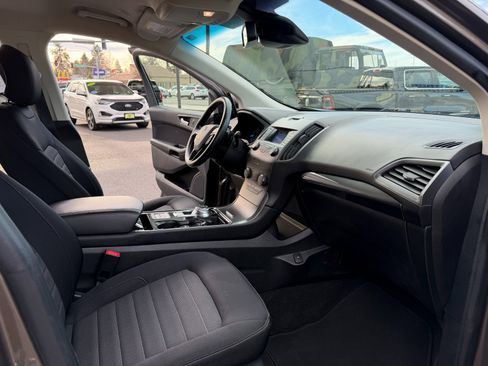 Used 2019 Ford Edge SE image 20