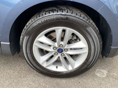 Used 2018 Ford Edge SEL image 17