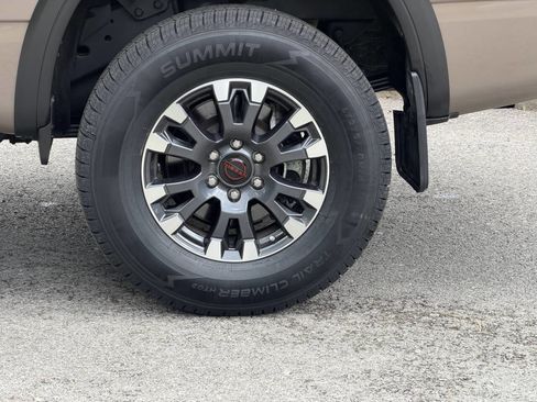 Used 2023 Nissan Titan PRO-4X w/ Pro-4x Convenience Package AWD/4WD image 8