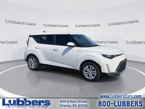Used 2023 Kia Soul LX FWD image 2