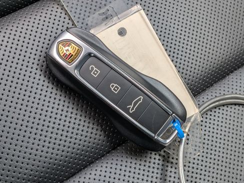 Certified 2025 Porsche 911 Carrera RWD image 40