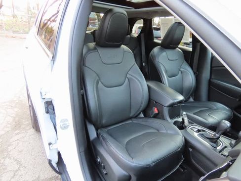 Used 2021 Jeep Cherokee Limited image 20