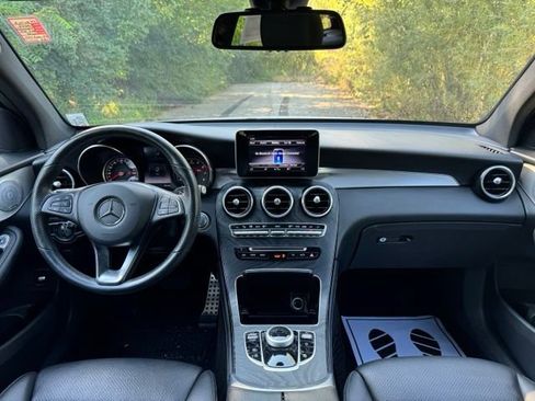 Used 2019 Mercedes-Benz GLC 300 4MATIC image 21