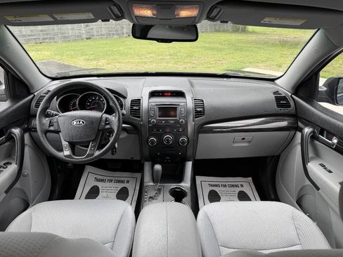 Used 2013 Kia Sorento LX w/ Convenience Pkg FWD image 13