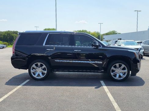 Certified 2020 Cadillac Escalade Premium Luxury AWD/4WD image 7
