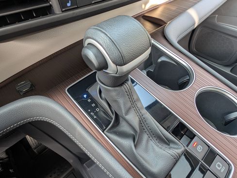 Used 2023 Toyota Sienna XLE image 32