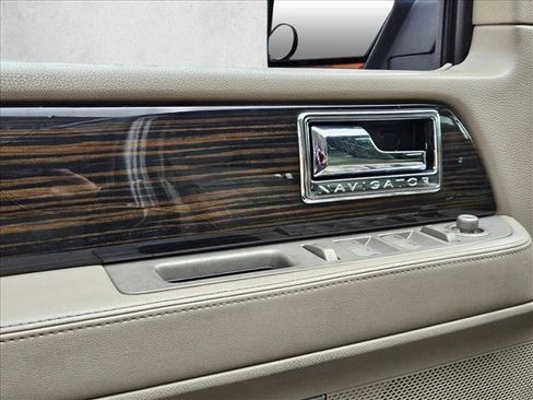 Used 2008 Lincoln Navigator 4WD image 9