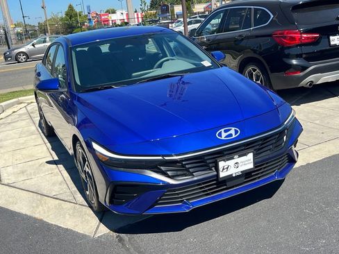 Certified 2025 Hyundai Elantra SEL FWD image 3