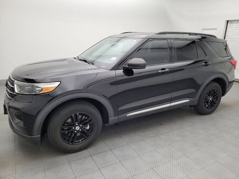 Used 2020 Ford Explorer XLT w/ Comfort Package AWD/4WD image 2