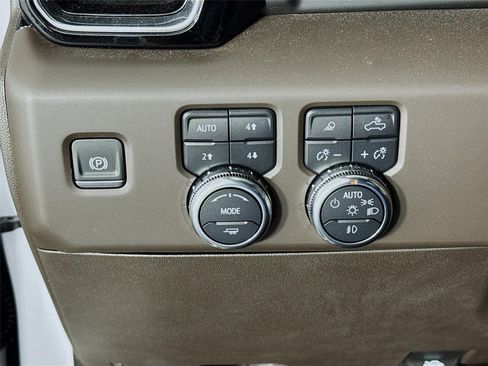 Certified 2025 GMC Sierra 1500 Denali w/ Denali Reserve Package AWD/4WD image 10