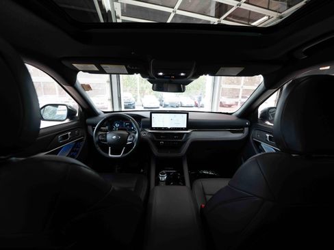 Used 2025 Ford Explorer Platinum w/ LUX Leather Package image 19
