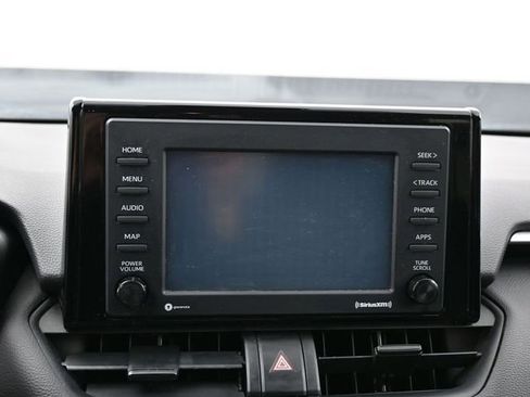 Used 2020 Toyota RAV4 LE image 17