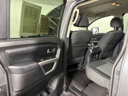 Used 2017 Nissan Titan SV image 29