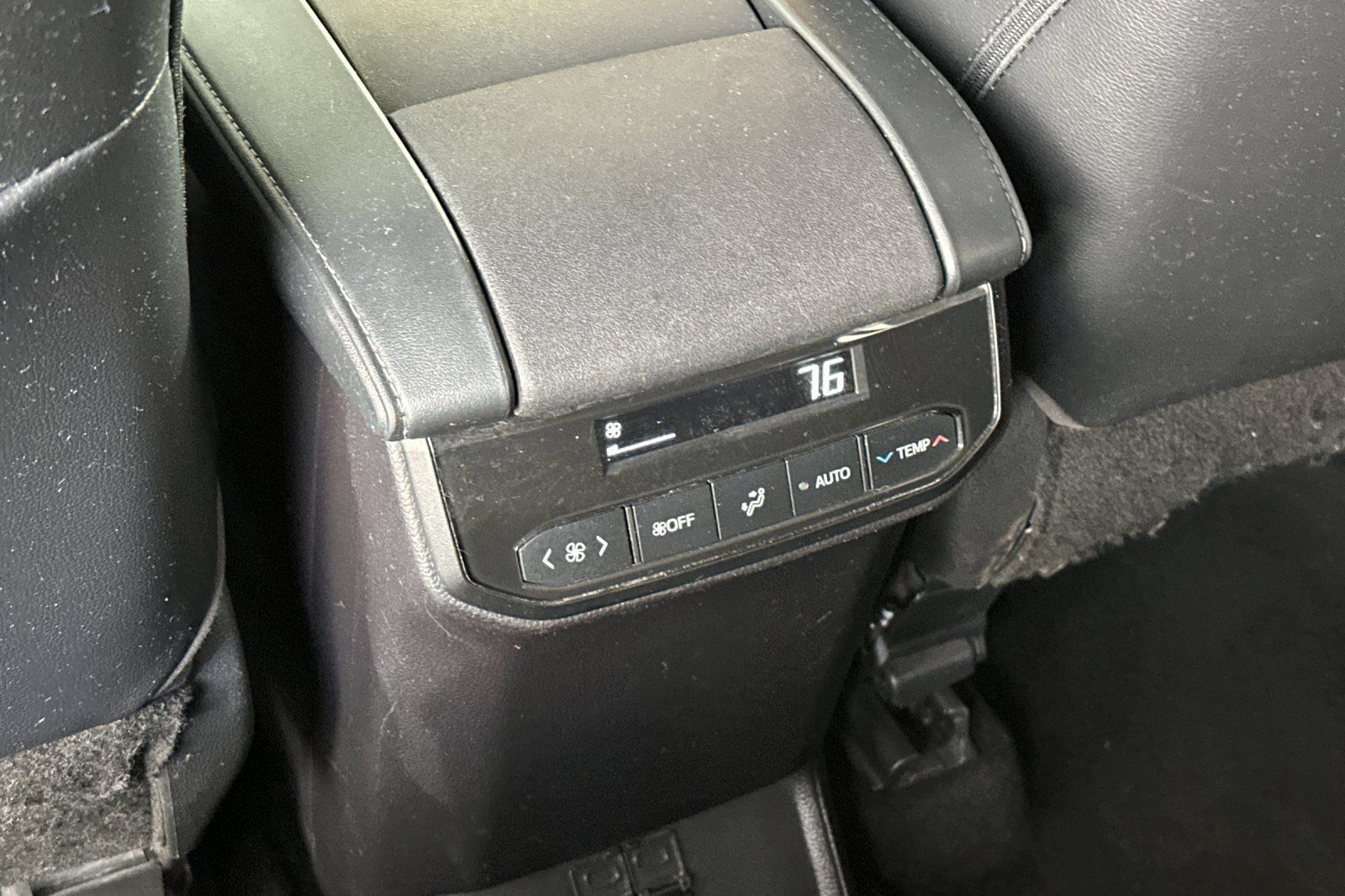 Used 2023 Toyota Highlander XLE AWD/4WD image 14