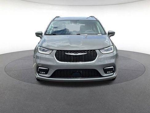 Certified 2022 Chrysler Pacifica Touring-L FWD image 9