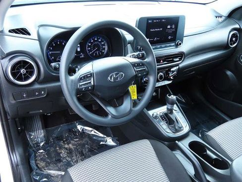 Used 2023 Hyundai Kona SE image 2