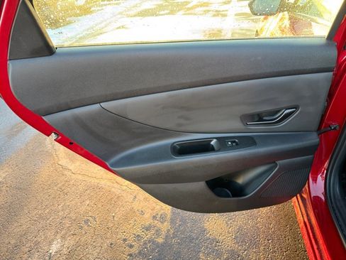 Certified 2025 Hyundai Elantra Sport image 24