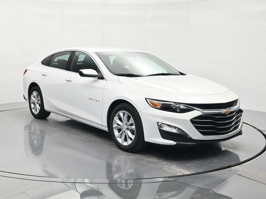 Certified 2025 Chevrolet Malibu LT FWD image 3