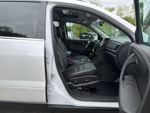 Used 2017 Chevrolet Traverse LT FWD image 39