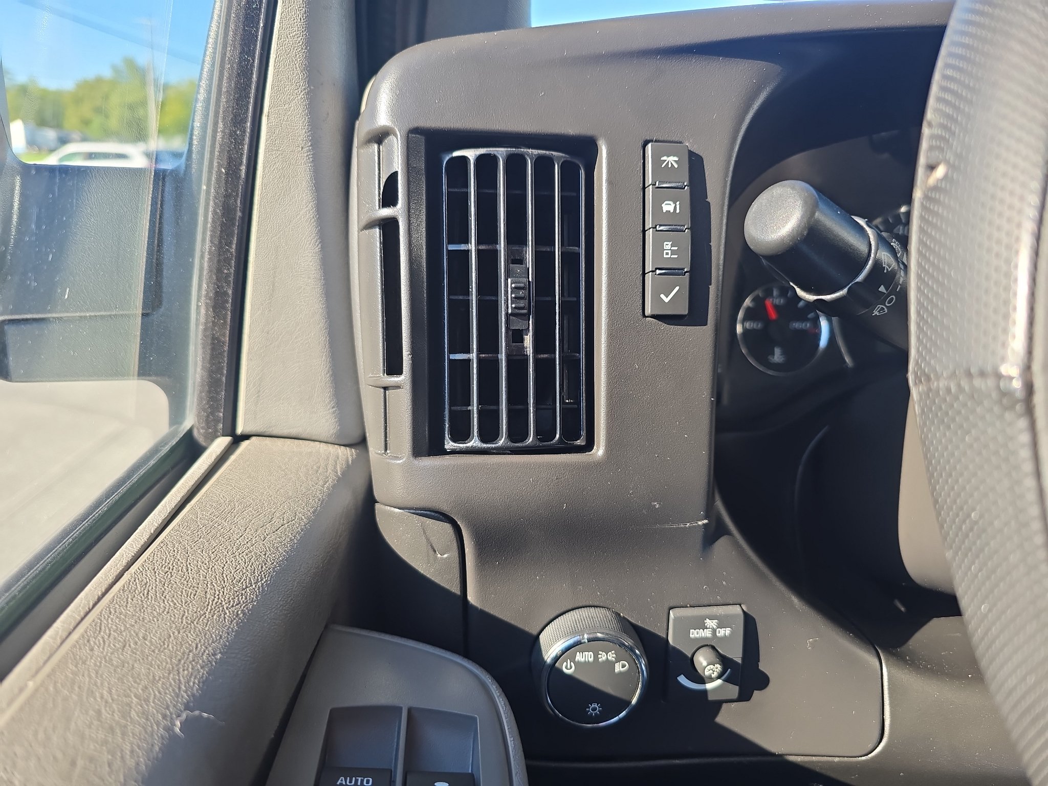 Used 2017 Chevrolet Express 2500 RWD image 22