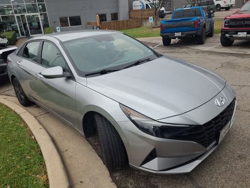 Used 2023 Hyundai Elantra SEL w/ Cargo Package image 5