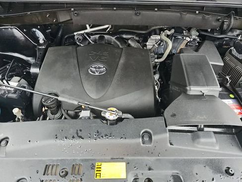 Used 2019 Toyota Highlander XLE image 16