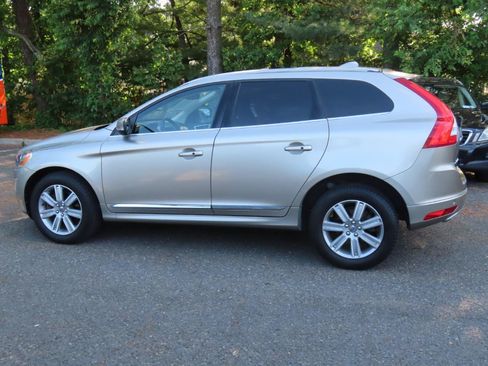 Used 2016 Volvo XC60 T6 w/ Proximity Package AWD/4WD image 3