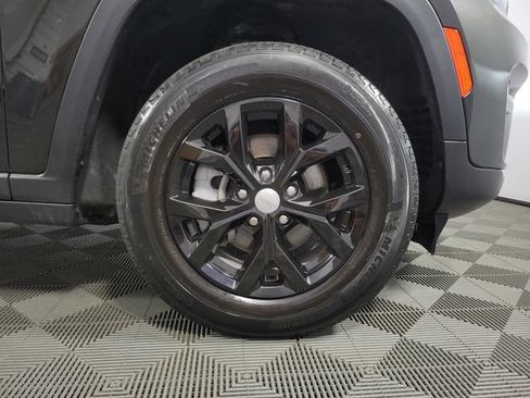 Used 2023 Jeep Grand Cherokee Limited AWD/4WD image 11
