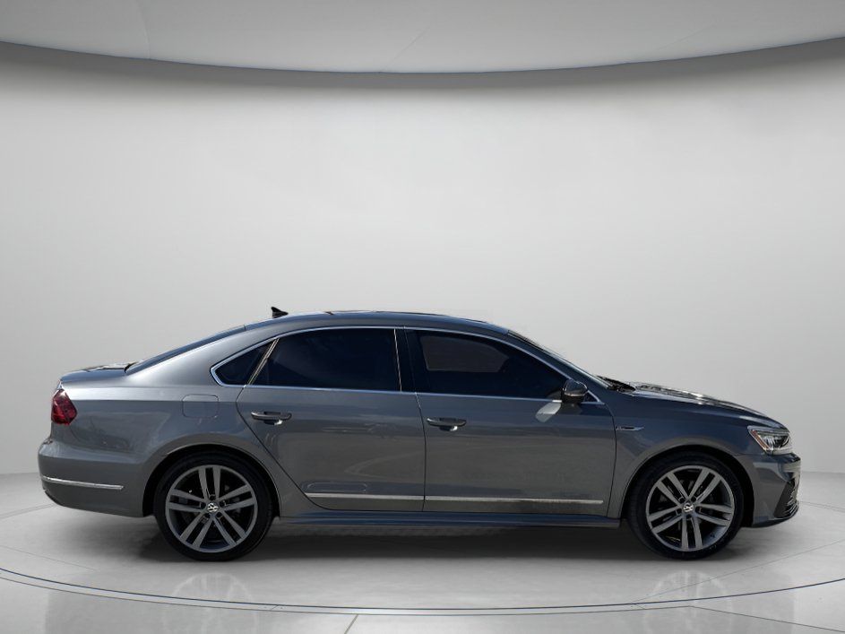 Used 2017 Volkswagen Passat 1.8T R-Line w/ R-Line Lighting Package FWD image 2