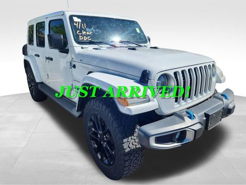 Used 2022 Jeep Wrangler Unlimited Sahara w/ Cold Weather Group AWD/4WD image 4