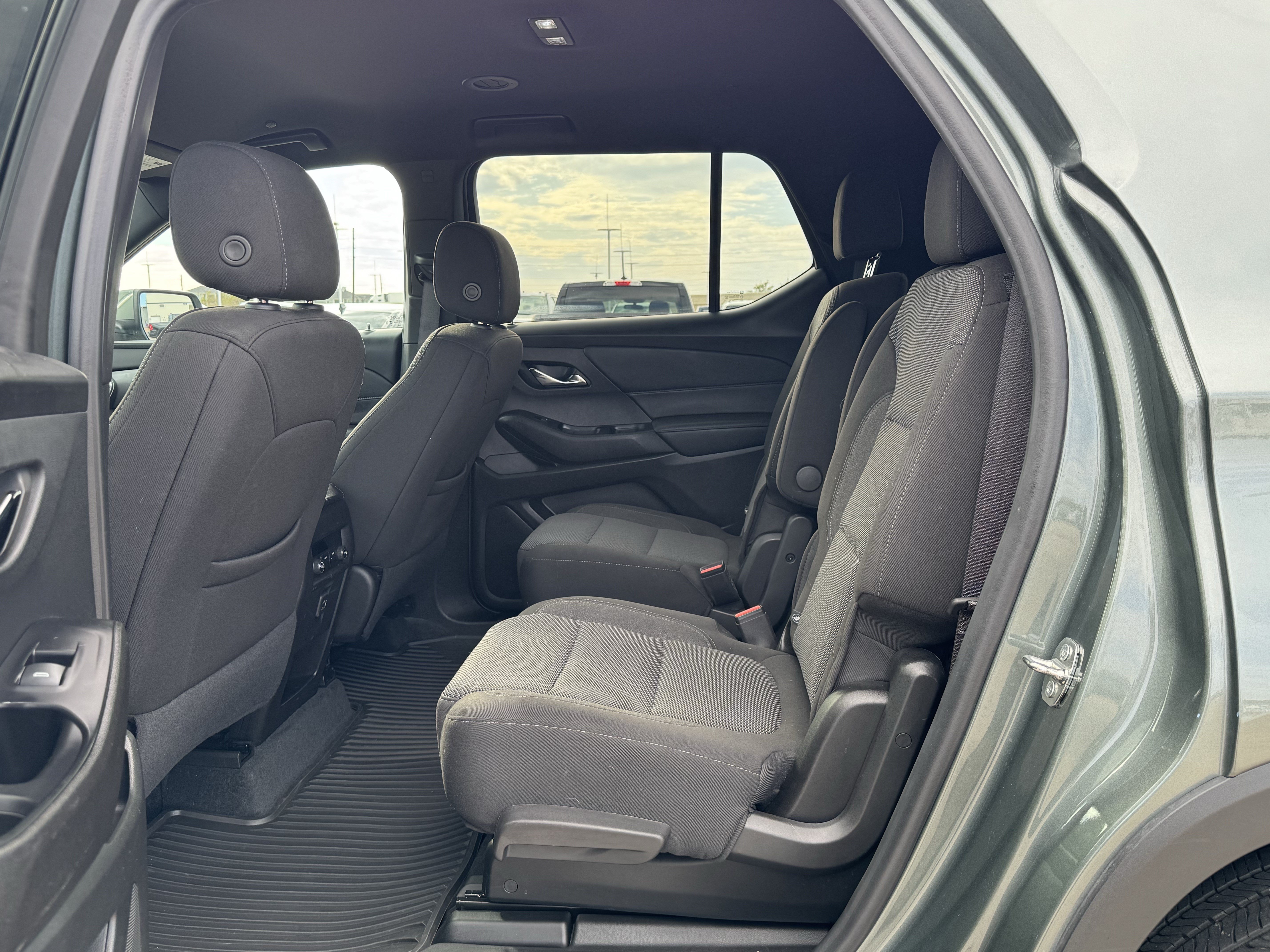 Used 2023 Chevrolet Traverse LT FWD image 19