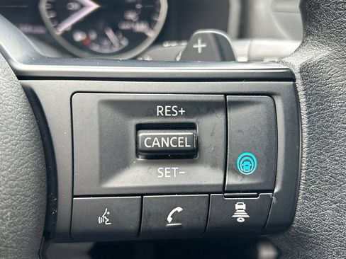 Used 2024 Nissan Rogue SV FWD image 37