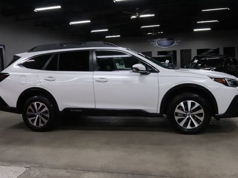 Used 2020 Subaru Outback Premium image 6