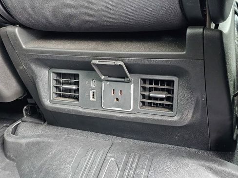 Certified 2025 GMC Sierra 1500 SLE w/ Preferred Package image 36