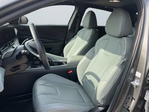 Used 2025 Hyundai Elantra Limited FWD image 10
