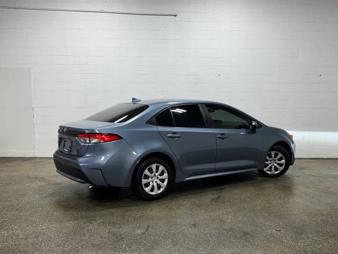 Used 2022 Toyota Corolla LE FWD image 3