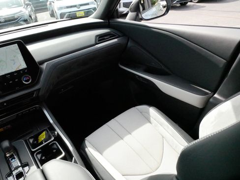 Used 2024 Lexus TX 500h AWD w/ Technology Package image 11
