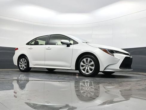 Used 2021 Toyota Corolla LE image 26