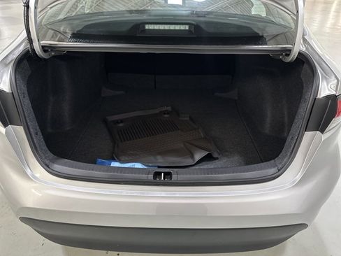 Used 2025 Toyota Corolla LE image 12