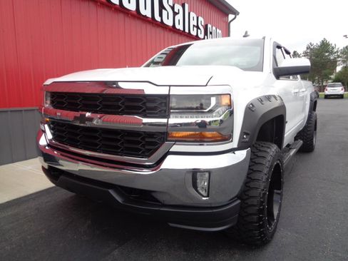 Used 2019 Chevrolet Silverado 1500 LT w/ All Star Edition image 10