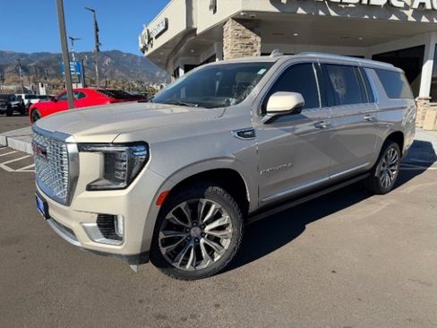 Used 2021 GMC Yukon XL Denali w/ Denali Premium Package image 2
