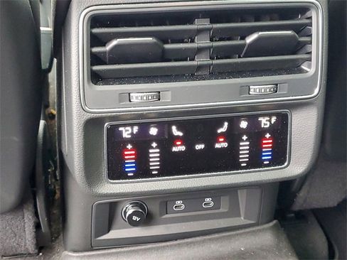 Used 2023 Audi Q8 Premium Plus image 33