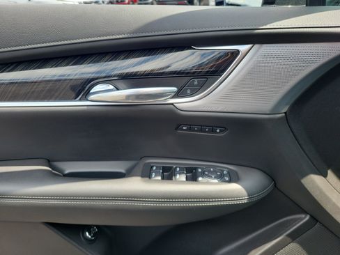 Used 2022 Cadillac XT6 Premium Luxury w/ Technology Package AWD/4WD image 17