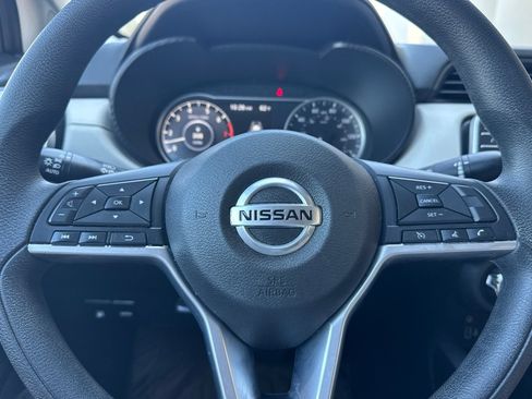 Used 2021 Nissan Versa SV FWD image 35