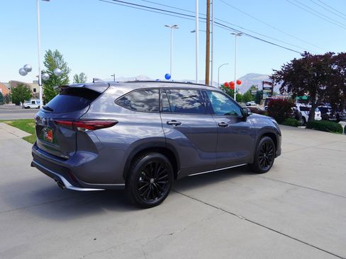 Certified 2024 Toyota Highlander XSE image 8