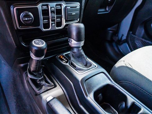Used 2021 Jeep Wrangler Unlimited Sport AWD/4WD image 19