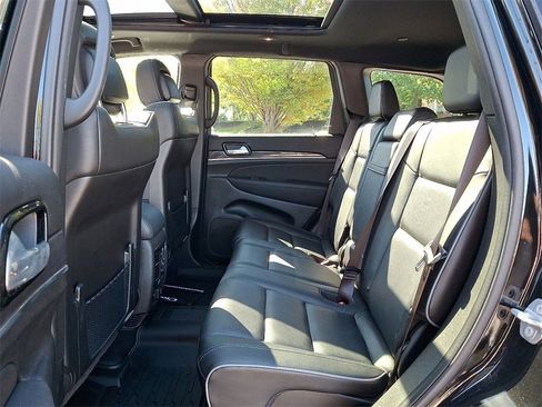 Used 2021 Jeep Grand Cherokee Overland image 13